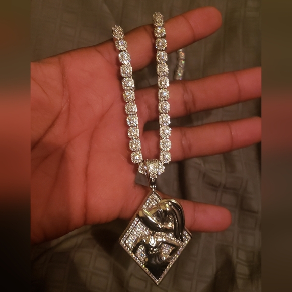 Simulated Diamond Lola Bunny chain - Picture 3 of 5